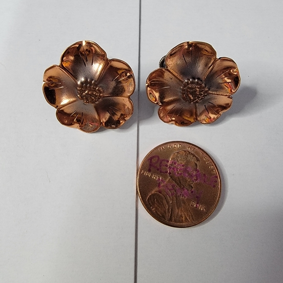 VINTAGE Stuart Nye Dogwood Flower Copper and Sterling Silver Screwback Earrings - Picture 5 of 6